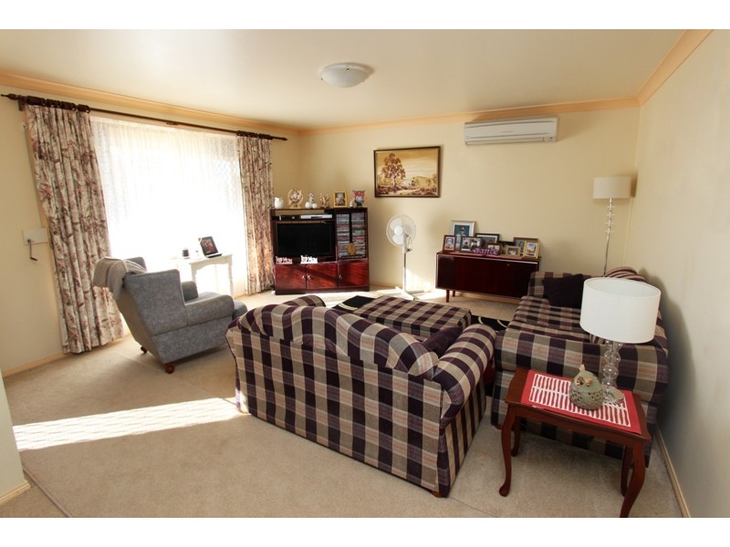 12 Laws Place, West Bathurst NSW 2795