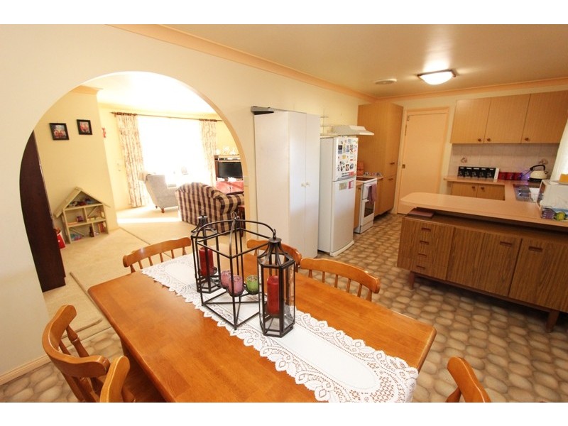 12 Laws Place, West Bathurst NSW 2795