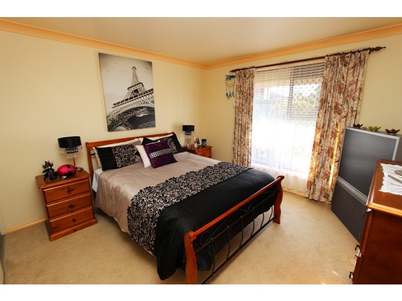 12 Laws Place, West Bathurst NSW 2795