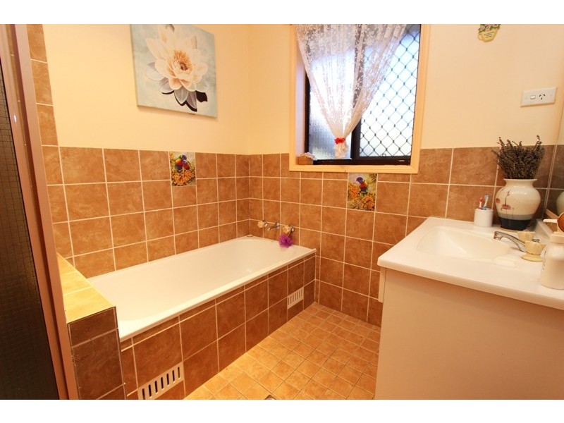 12 Laws Place, West Bathurst NSW 2795