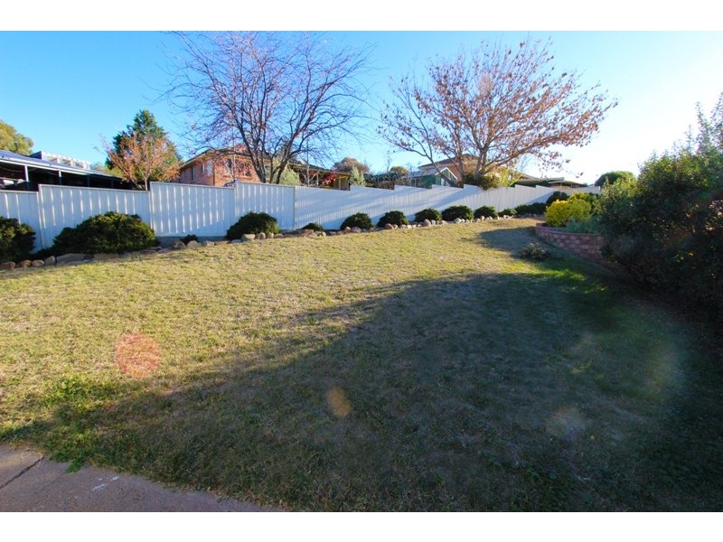 12 Laws Place, West Bathurst NSW 2795