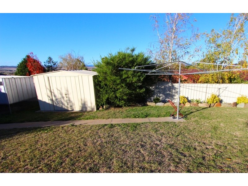12 Laws Place, West Bathurst NSW 2795