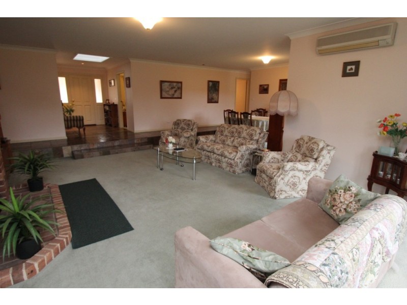 7 McLennan Close, Robin Hill NSW 2795