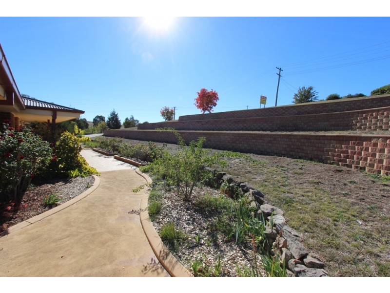 7 McLennan Close, Robin Hill NSW 2795