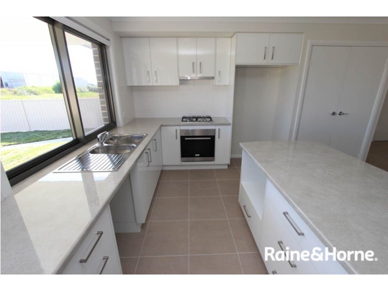 35 Amber Close, Kelso NSW 2795