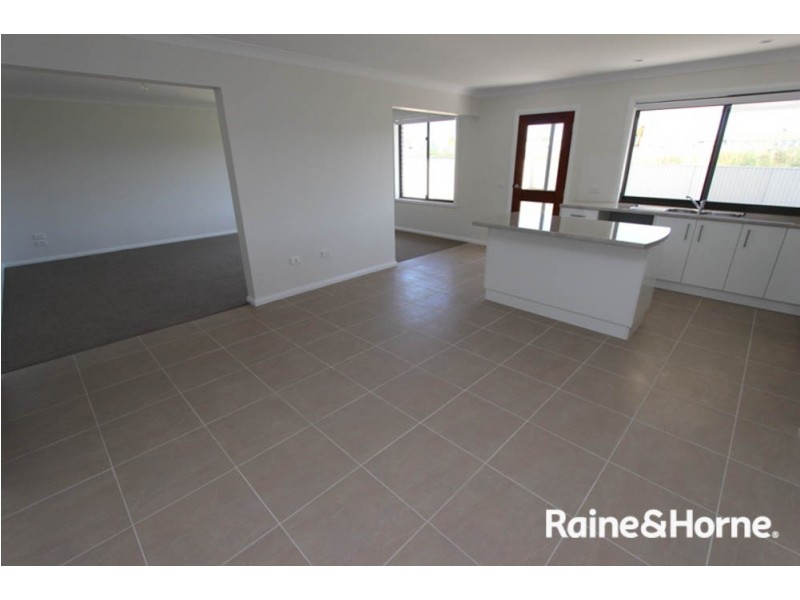 35 Amber Close, Kelso NSW 2795