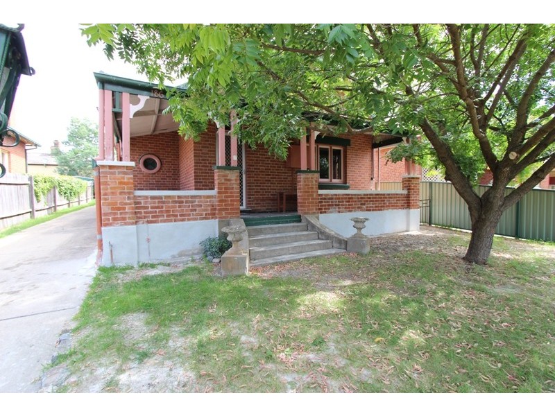 186 Rocket St, Bathurst NSW 2795