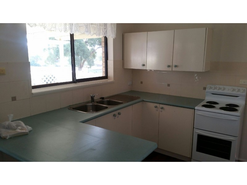 77 College, Bathurst NSW 2795