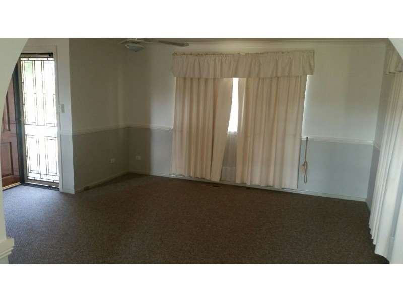 77 College, Bathurst NSW 2795