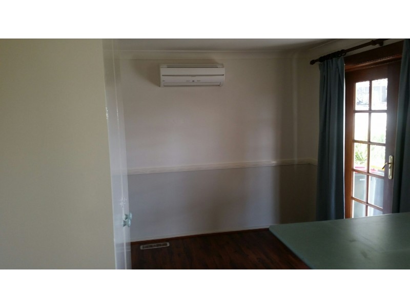 77 College, Bathurst NSW 2795