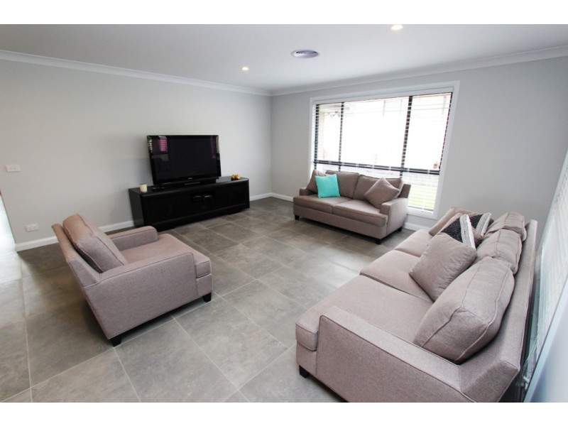 49 Graham Drive, Kelso NSW 2795