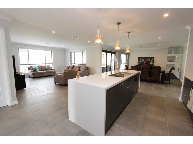 49 Graham Drive, Kelso NSW 2795