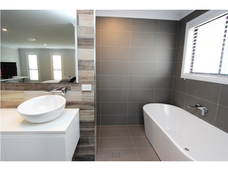 49 Graham Drive, Kelso NSW 2795