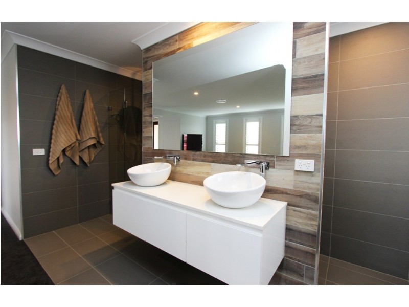 49 Graham Drive, Kelso NSW 2795