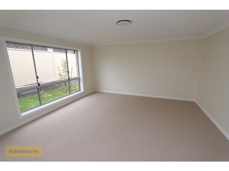 2/40 Wentworth Drive, Kelso NSW 2795