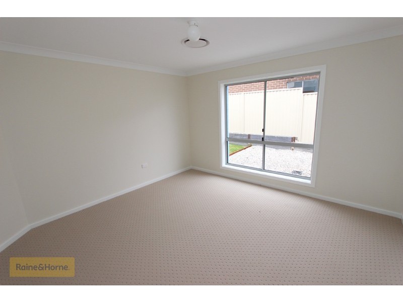 2/40 Wentworth Drive, Kelso NSW 2795