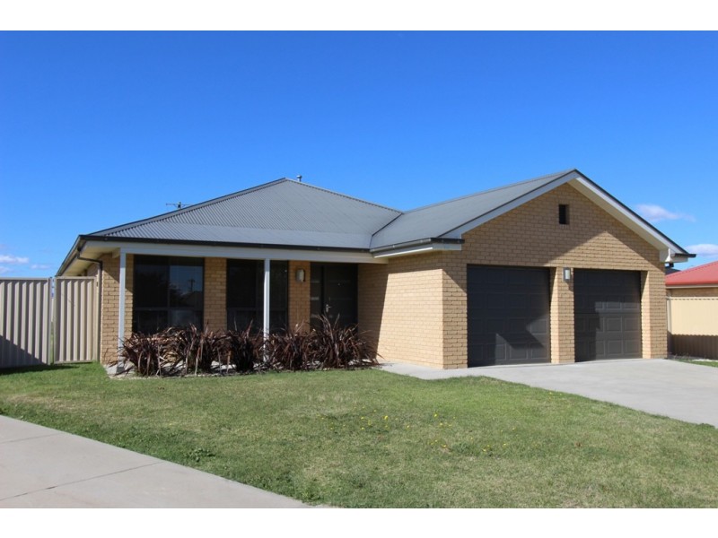 13 Willott Close, Eglinton NSW 2795