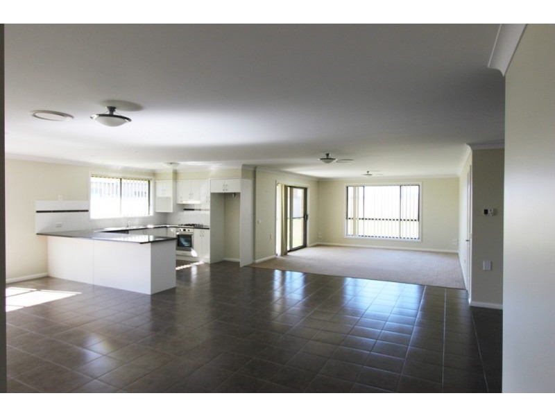 13 Willott Close, Eglinton NSW 2795