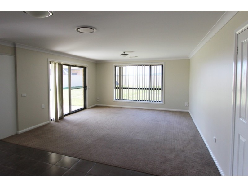 13 Willott Close, Eglinton NSW 2795