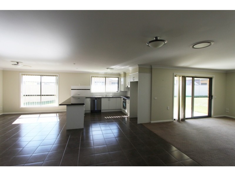 13 Willott Close, Eglinton NSW 2795