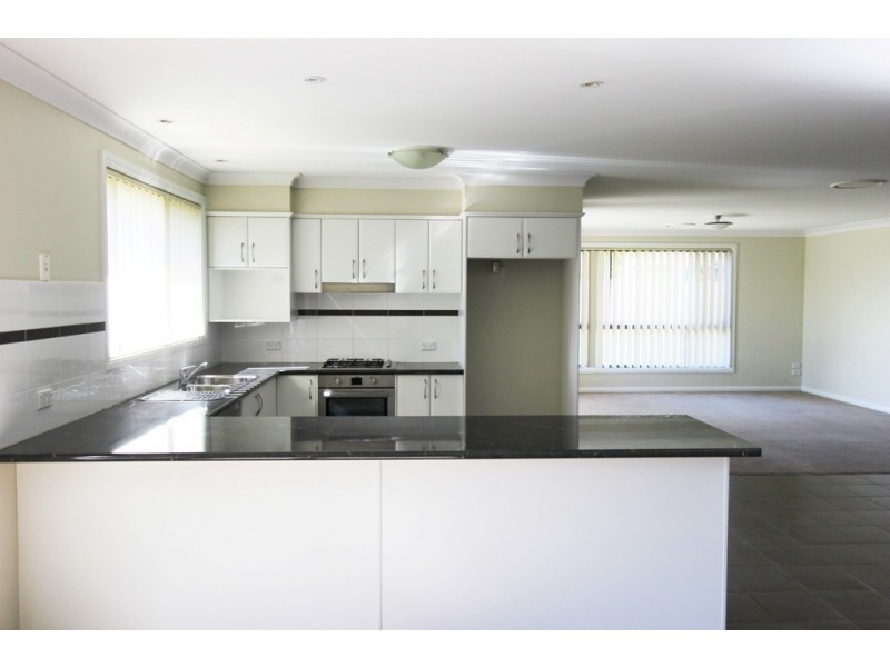 13 Willott Close, Eglinton NSW 2795