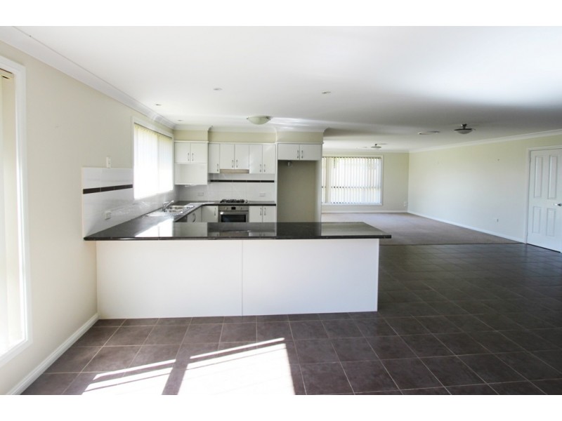 13 Willott Close, Eglinton NSW 2795