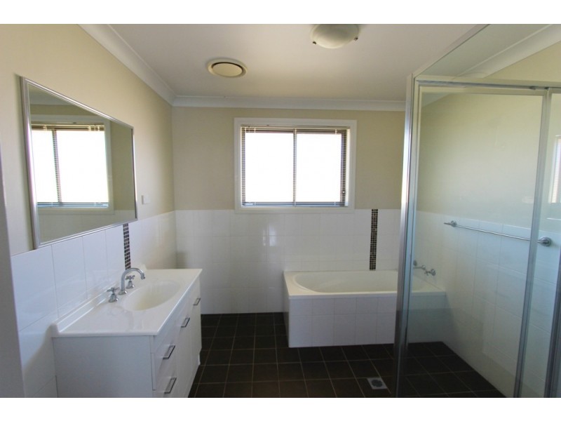 13 Willott Close, Eglinton NSW 2795