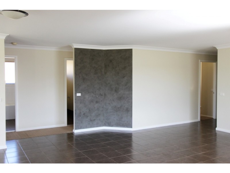 13 Willott Close, Eglinton NSW 2795