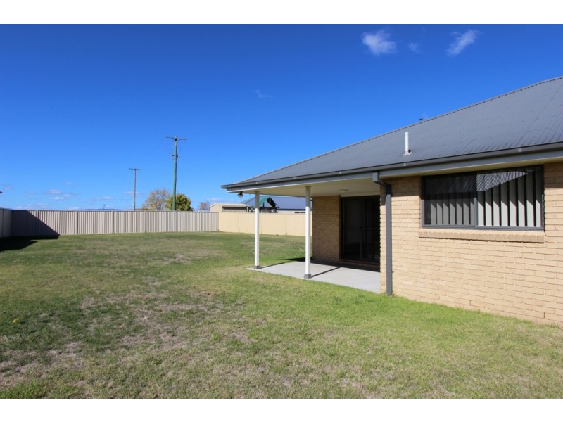 13 Willott Close, Eglinton NSW 2795