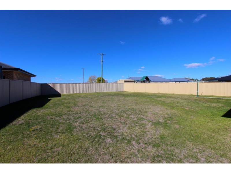 13 Willott Close, Eglinton NSW 2795