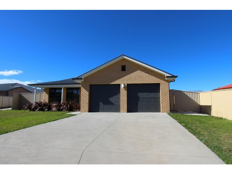 13 Willott Close, Eglinton NSW 2795