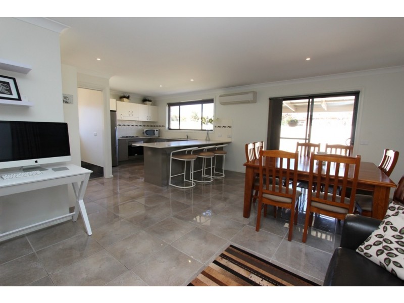 2 Willow Drive, Kelso NSW 2795