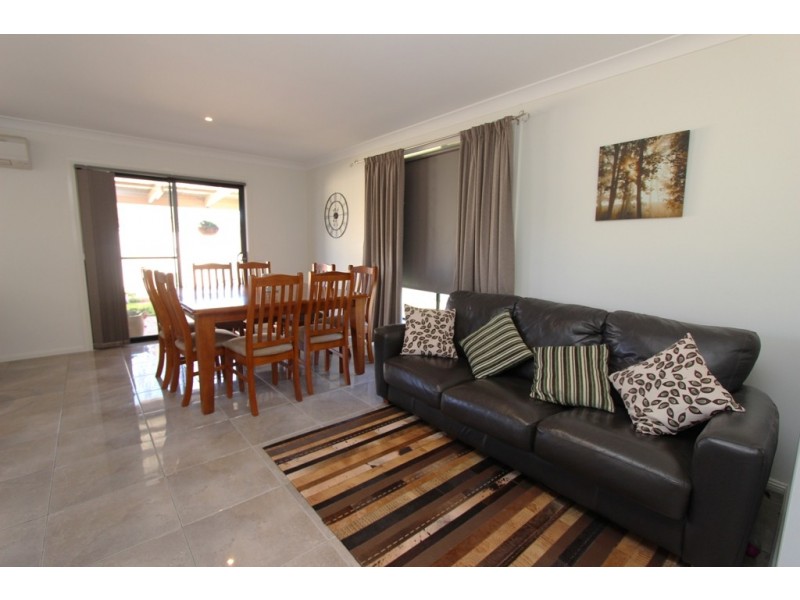 2 Willow Drive, Kelso NSW 2795