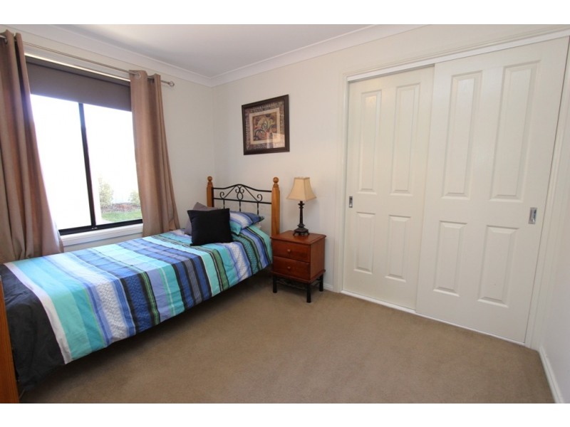 2 Willow Drive, Kelso NSW 2795