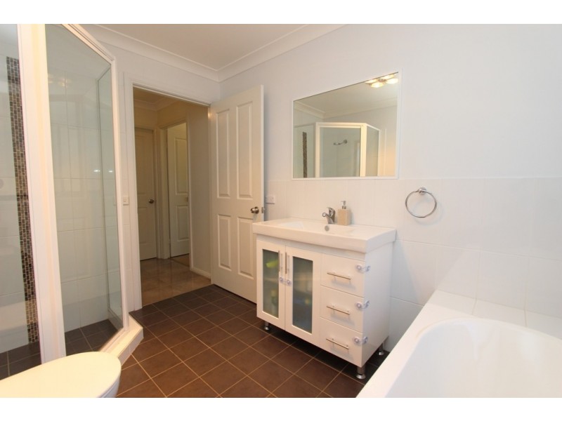 2 Willow Drive, Kelso NSW 2795