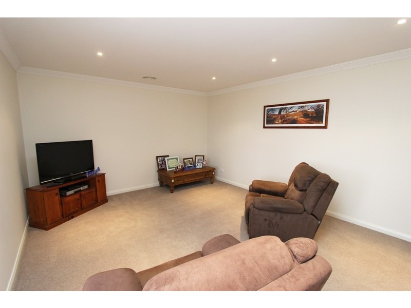 32 Darwin Drive, Llanarth NSW 2795