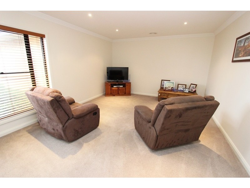 32 Darwin Drive, Llanarth NSW 2795