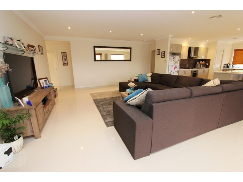 32 Darwin Drive, Llanarth NSW 2795