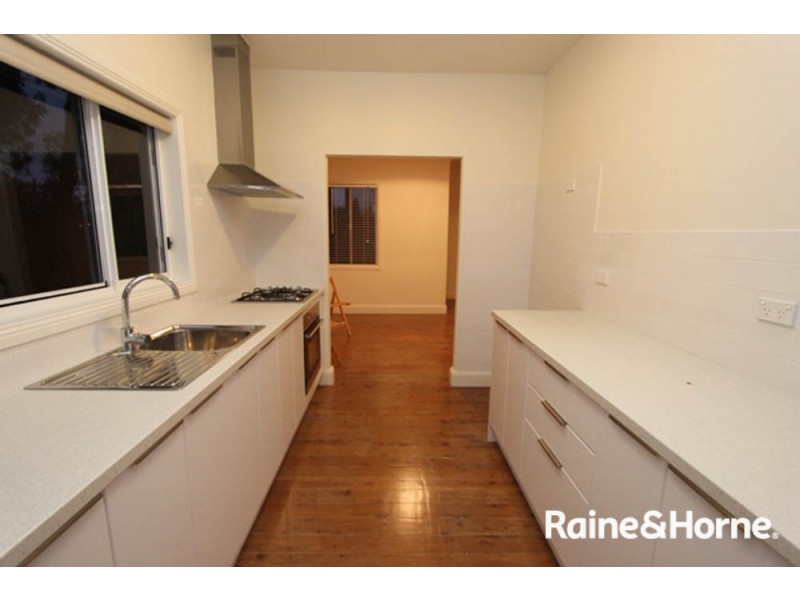 14 Veness St, Bathurst NSW 2795