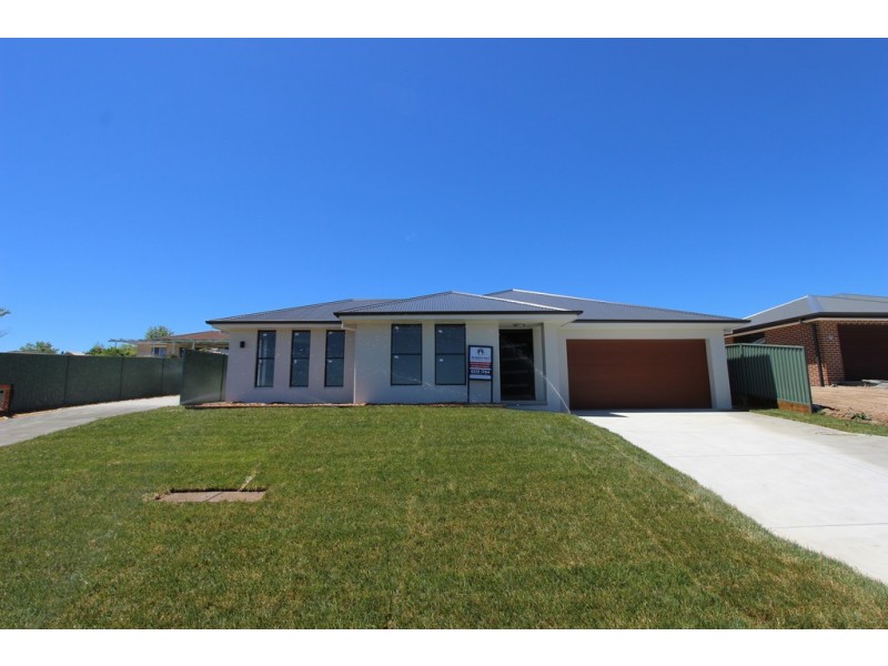 14 Barr Street, Windradyne NSW 2795