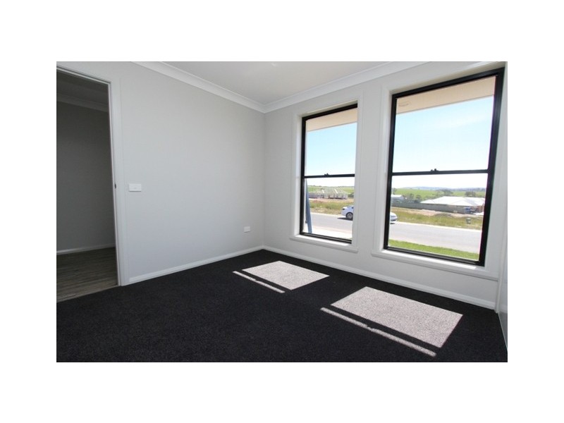 14 Barr Street, Windradyne NSW 2795