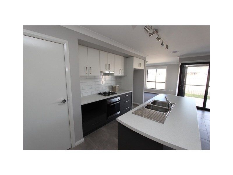 11a Amber Cl, Kelso NSW 2795