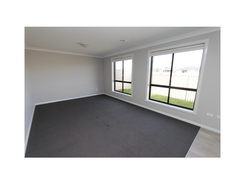 11a Amber Cl, Kelso NSW 2795