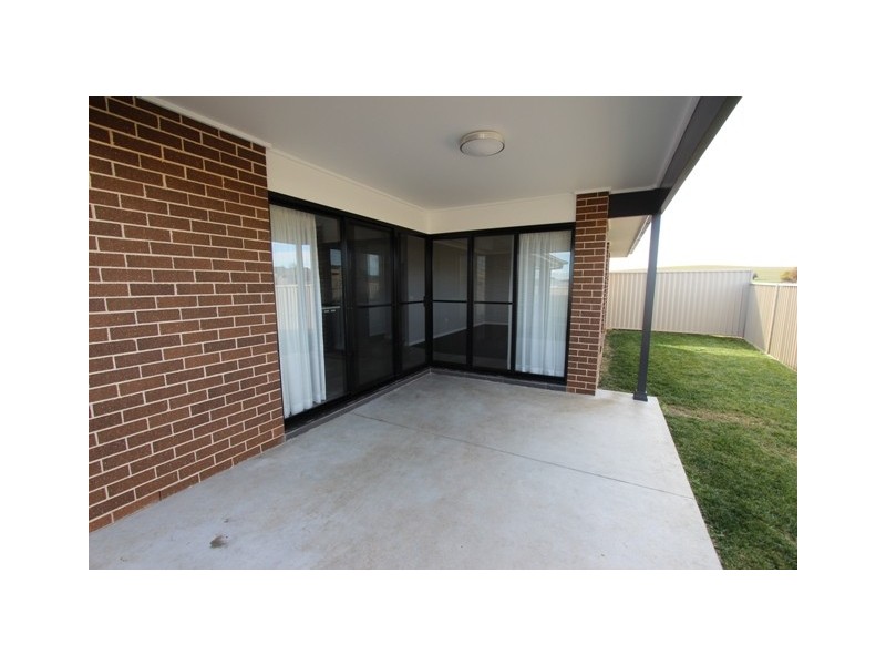 11a Amber Cl, Kelso NSW 2795