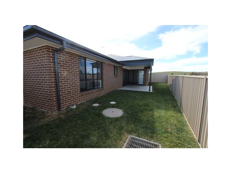 11a Amber Cl, Kelso NSW 2795