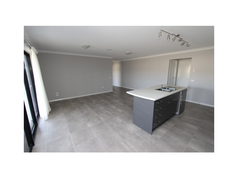 11a Amber Cl, Kelso NSW 2795
