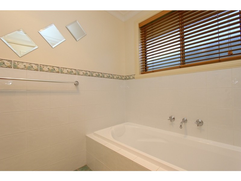 18 Georgia Place, Llanarth NSW 2795