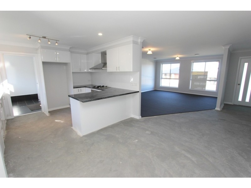 72 Graham Drive, Kelso NSW 2795