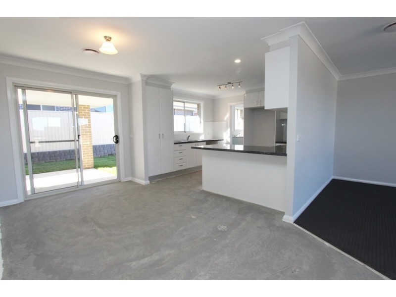 72 Graham Drive, Kelso NSW 2795