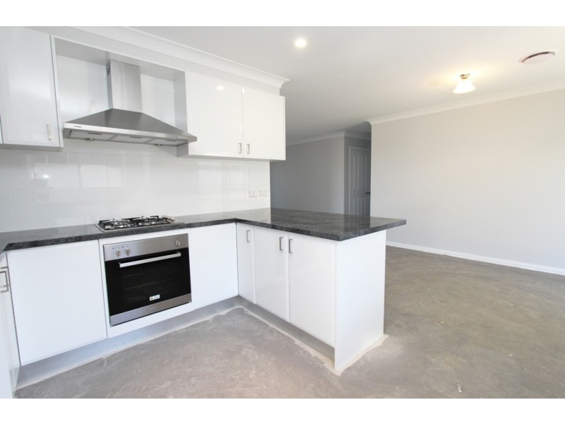 72 Graham Drive, Kelso NSW 2795